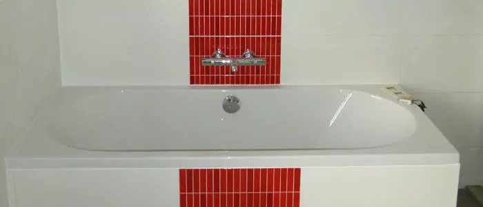 bad plaatsen en afwerken renoveren badkamer